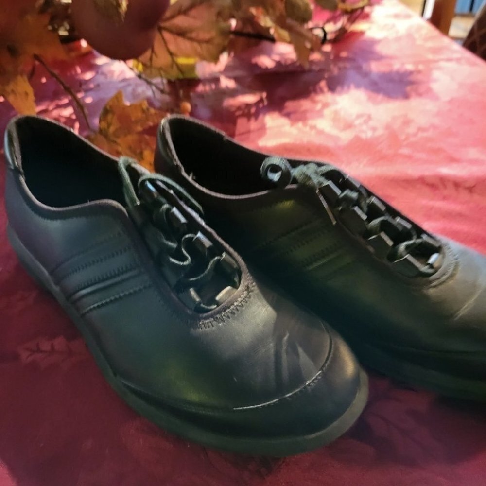 Rockport  by Adidas Woman's Black Lace Up shoe size 8. New